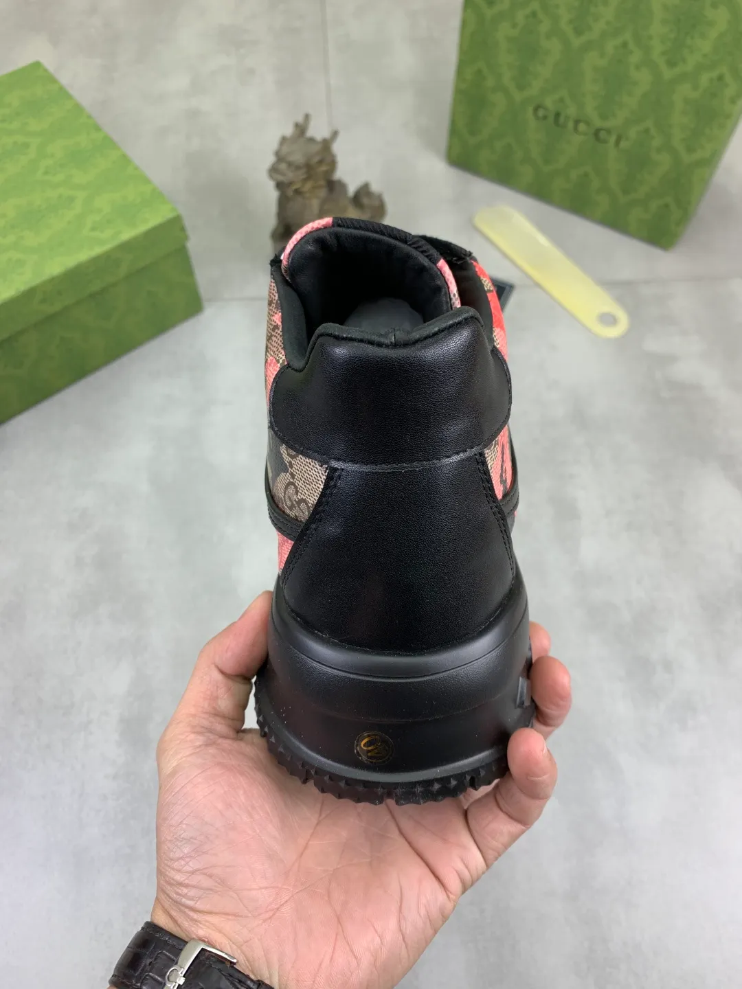 Men's shoes P440 💰[New style]🆘 The latest model from Gucci GUCCI official website🎁Classic casual fashion high-top men's shoes👟Best model💥The version is simple and elegant, exclusive for trendy men. Unique official website latest brand elements👑Gucci original decoration, fashionable and generous, the fabric is original soft calfskin➕Comfortable soft first-layer pigskin lining ✅The official website specifies the wear-resistant casual outsole, the classic model is taken in kind🎬Color: 4️⃣colors available😍Number: 38-44